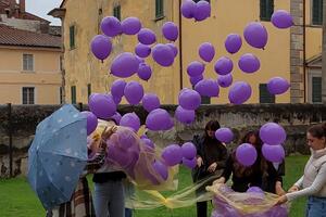 Cento palloncini per il diploma di Viola