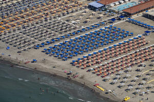 Proroga concessioni balneari, Giani e Marras: “Toppa peggio del buco, nessun vantaggio per turismo”