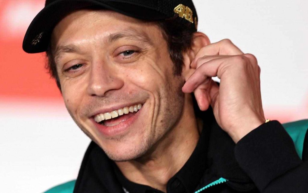 Valentino Rossi ha occhi solo per lei