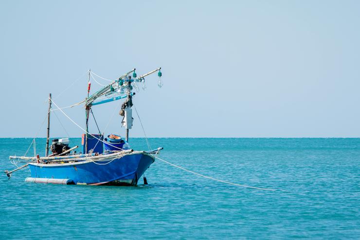 barca nel mare