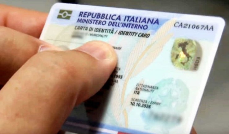 Carta d'identità età