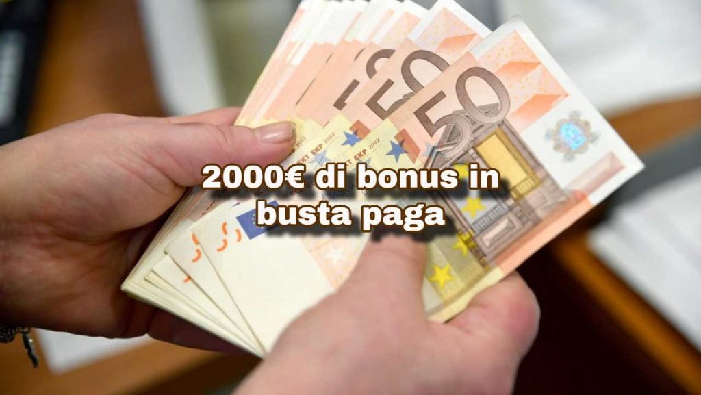 Banconote da 50€ e scritta "2000€ di bonus in busta paga"