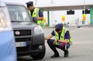 Posto di blocco, controllo gomme