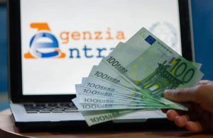 Dichiarazione dei redditi, sito agenzia delle entrate e soldi euro