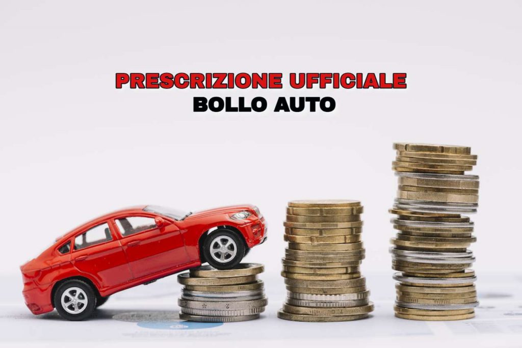 Auto sopra le monete e scritta "prescrizione ufficiale bollo auto"